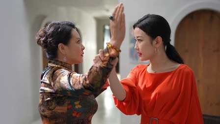 如何在无脑霸总漫里艰难求生 1集